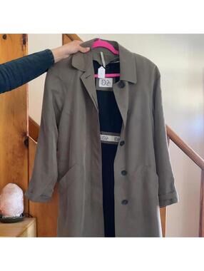long khaki vintage trench coat. brand is drizzle, size 6
